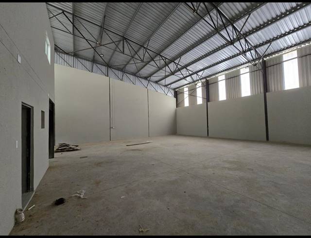 350M² WAREHOUSE TO LET IN CLEVELAND